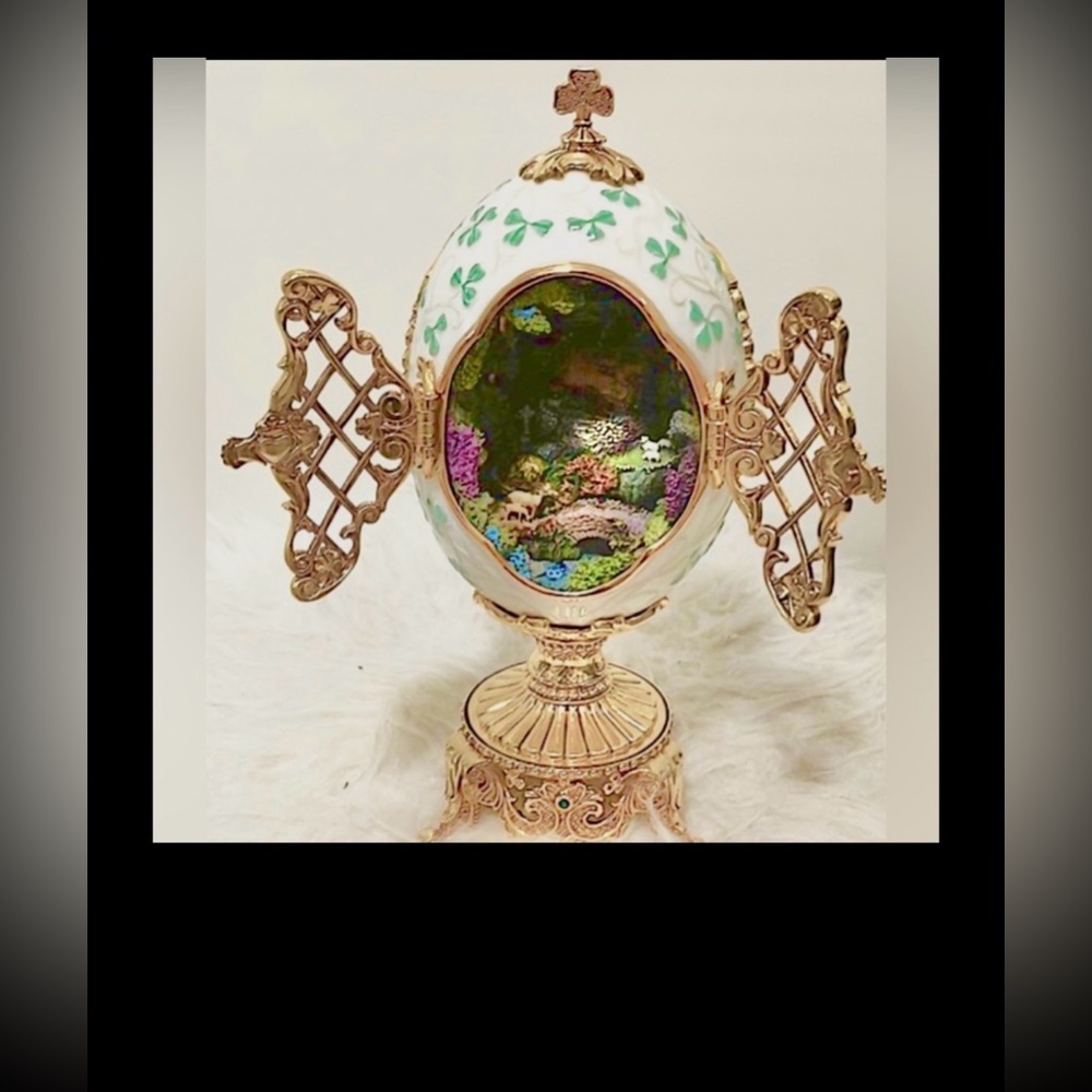 Franklin Mint House of Faberge - Emerald Isle Collectors 24k Gold Trim Irish Egg